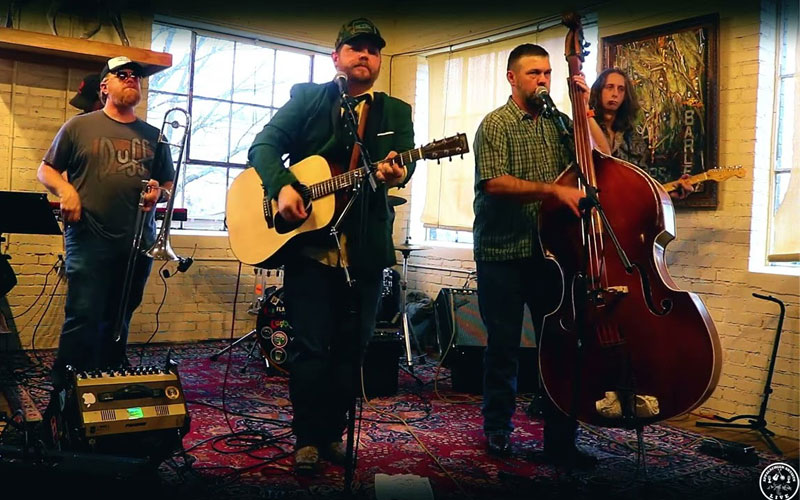 Adam Bolt & the Roas'nears band playing